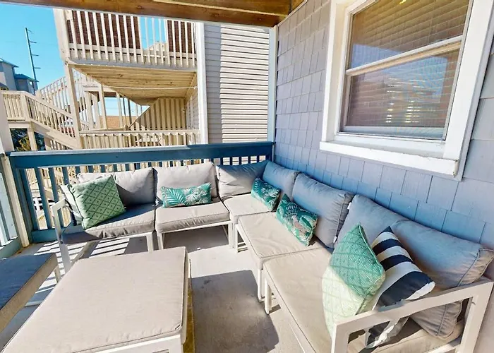 Sunny With Balconies Full Kitchen Ac & Wifi & Just Steps To The