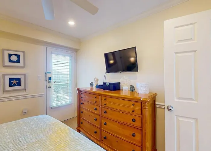 Holiday home Sunny With Balconies Full Kitchen Ac & Wifi & Just Steps To The Ocean City